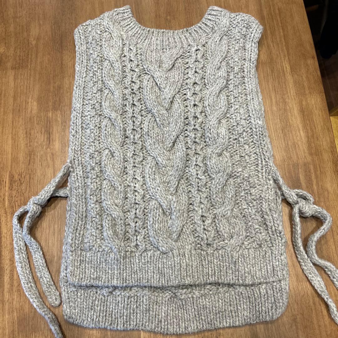週末値下げ　グレー ケーブル編み ペルーニットベスト フリーサイズ