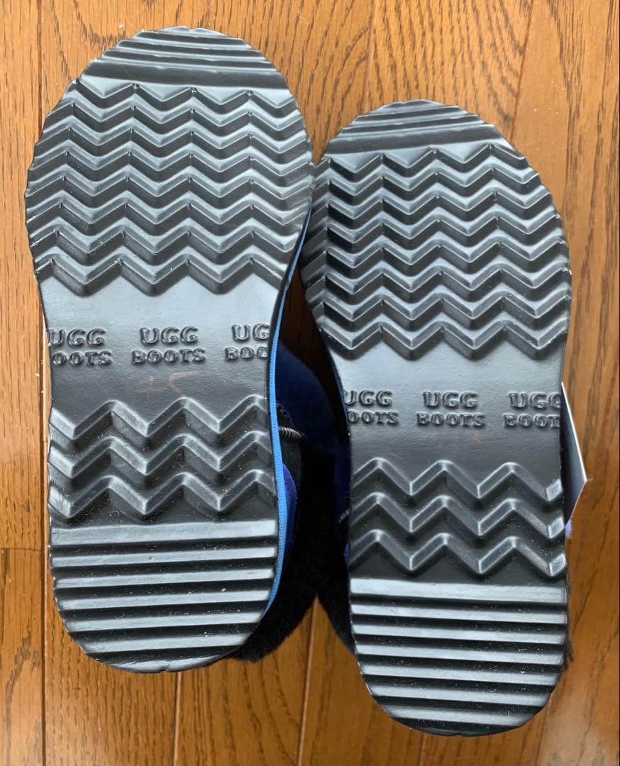 新品未使用タグ付き アグ UGG フィジー ムートンブーツ 23センチ