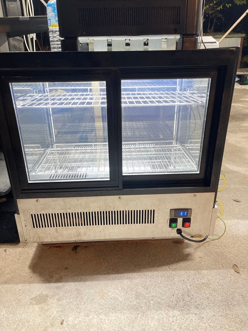 製品名：卓上型対面冷蔵ショーケース