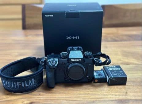 FUJIFILM X-H1本体　XF35mm f2 R WRレンズ