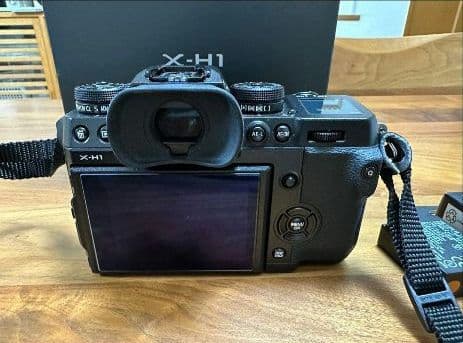 FUJIFILM X-H1本体　XF35mm f2 R WRレンズ