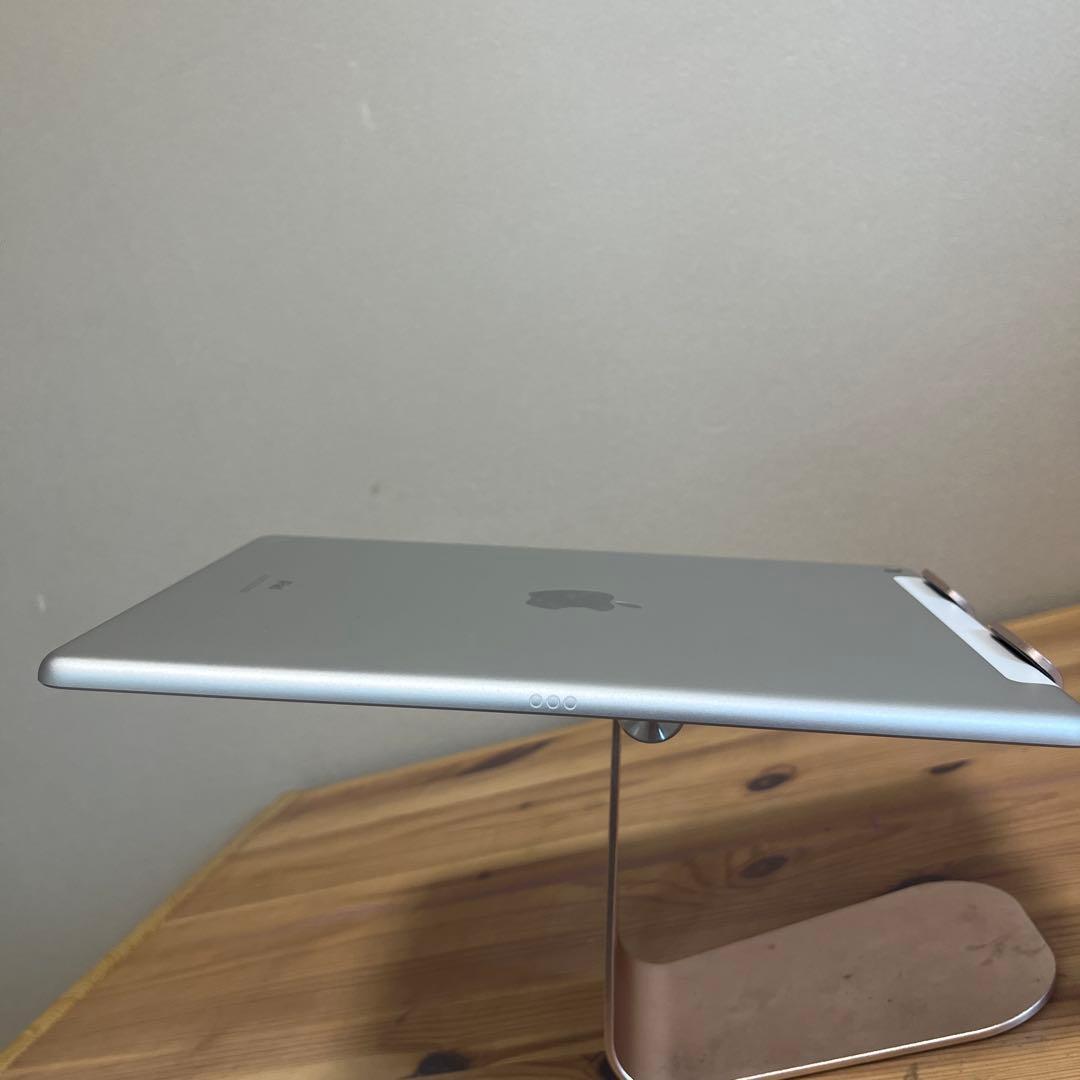 超美品！iPad 7世代 32G Wi-Fi + Cellular シルバー