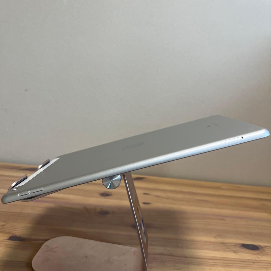 超美品！iPad 7世代 32G Wi-Fi + Cellular シルバー