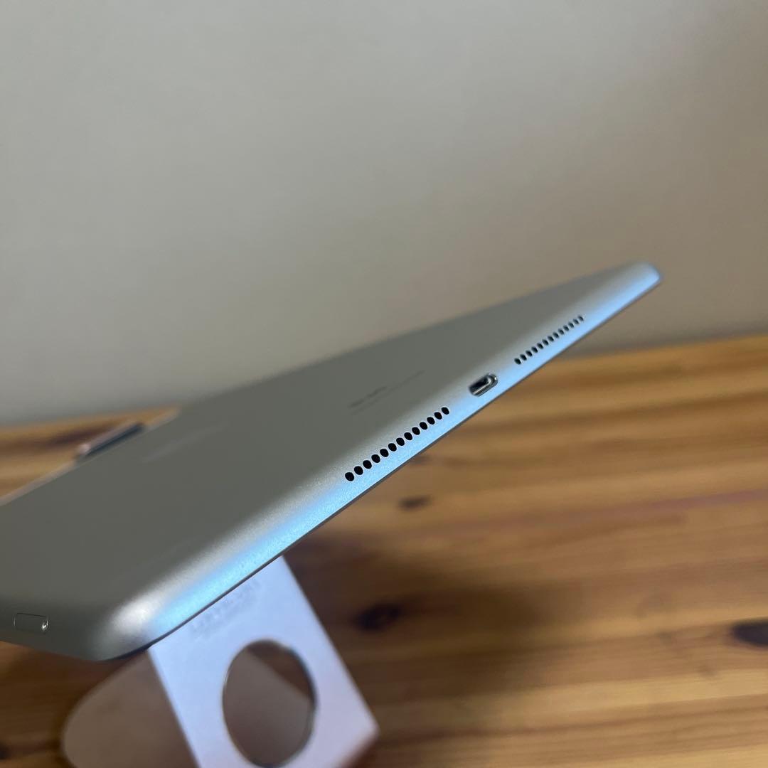 超美品！iPad 7世代 32G Wi-Fi + Cellular シルバー
