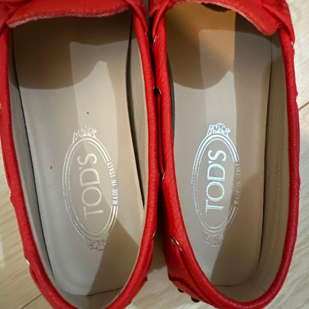 TOD'S レッド ローファー　新品同様