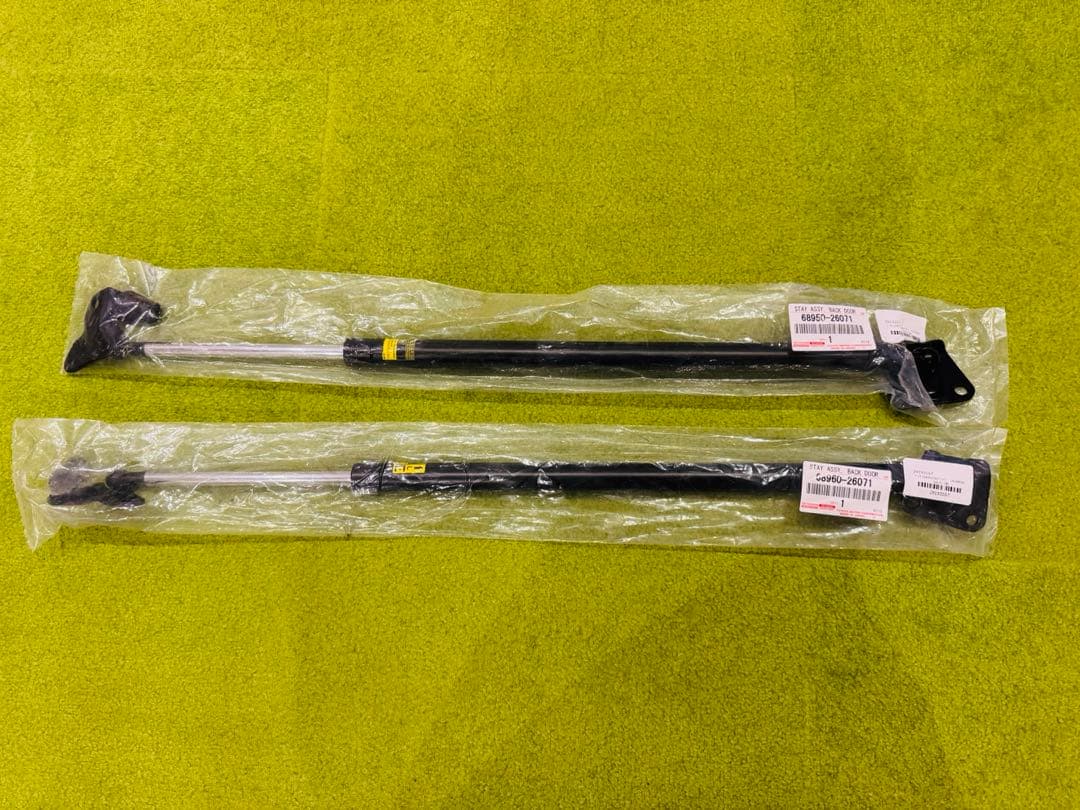 トヨタ純正パーツ ハイエース標準リアゲードダンパー左右セット