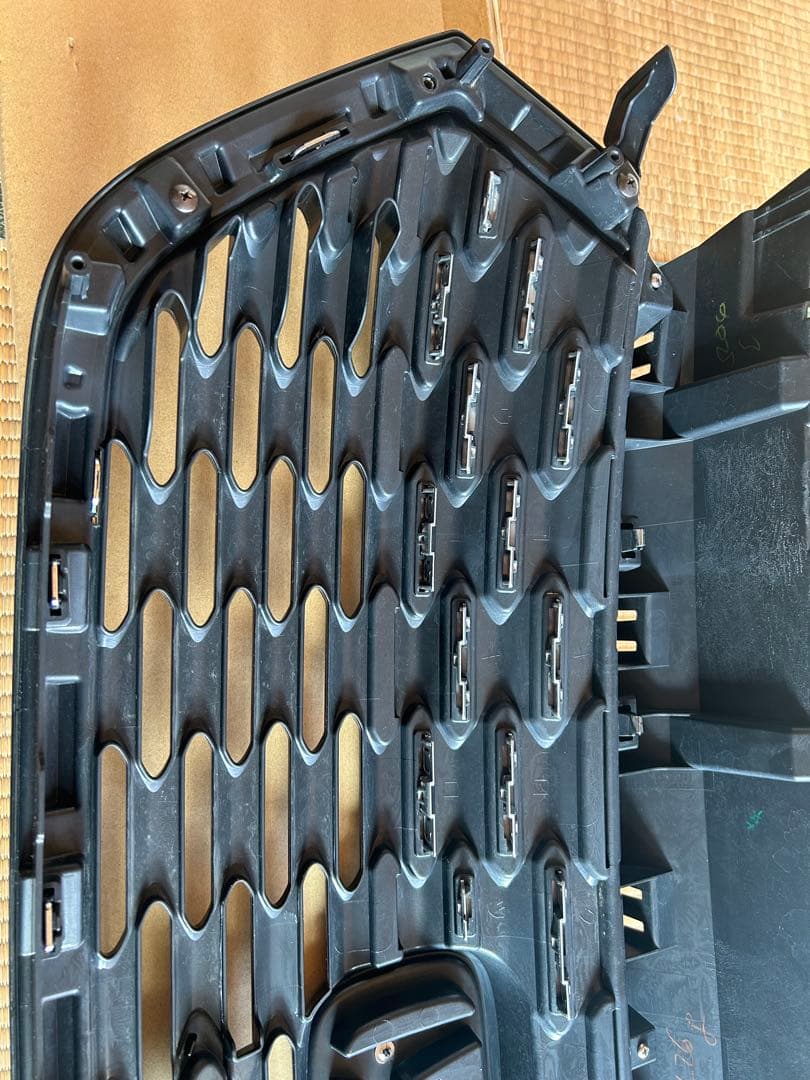 ヴェゼル RV フロントグリル　アーバンスタイル