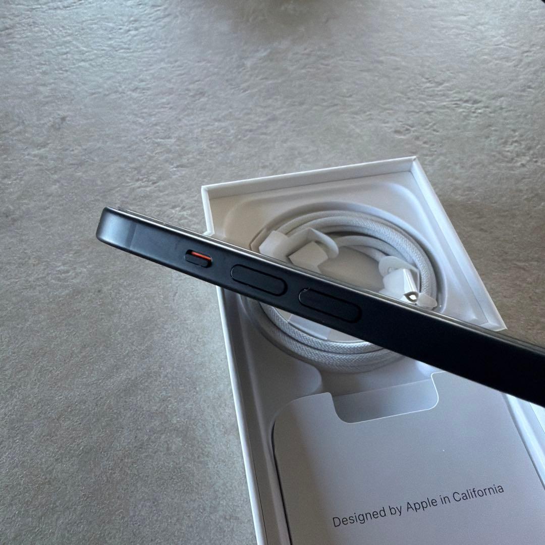 【美品】iPhone15 128GB SIMフリー　ブラック