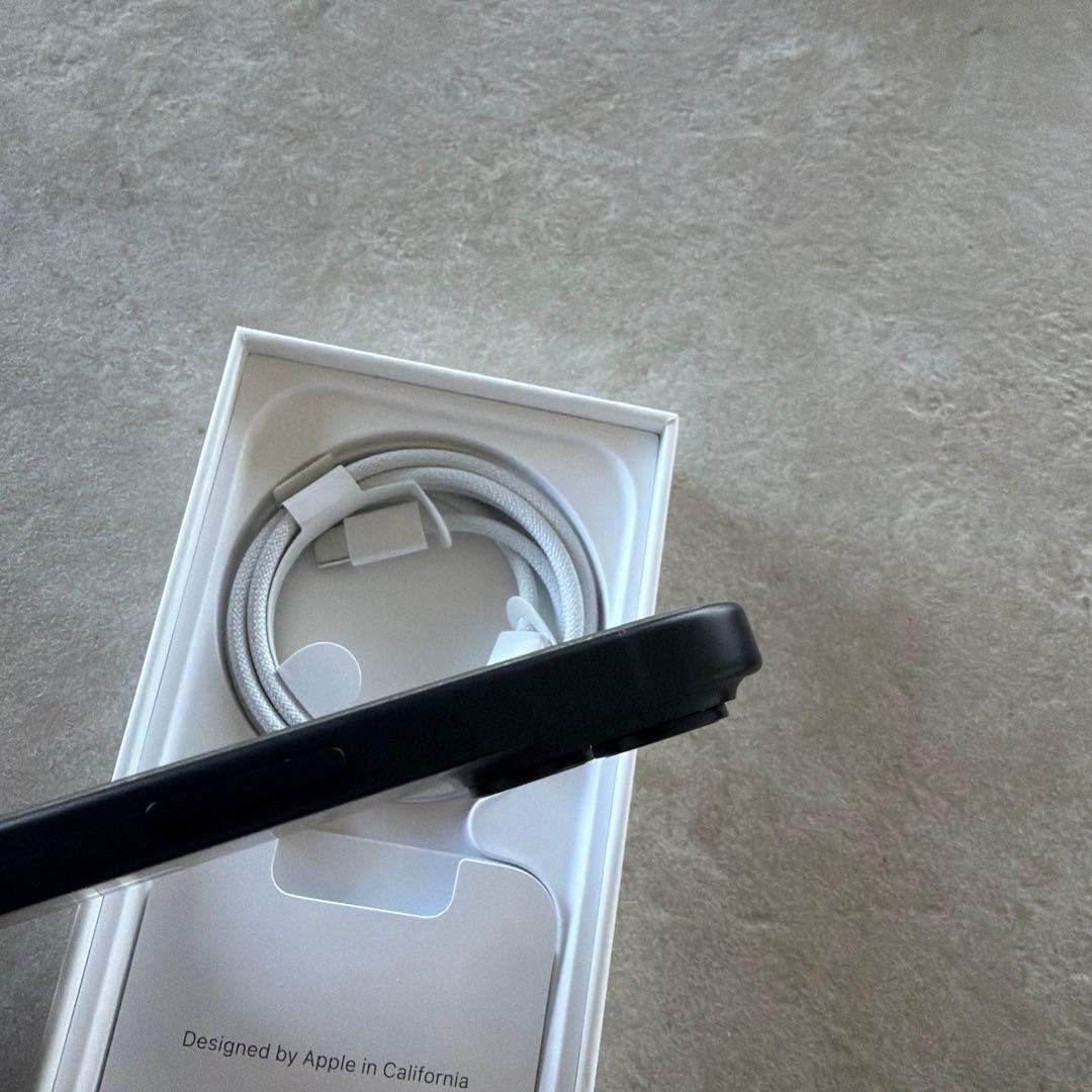 【美品】iPhone15 128GB SIMフリー　ブラック