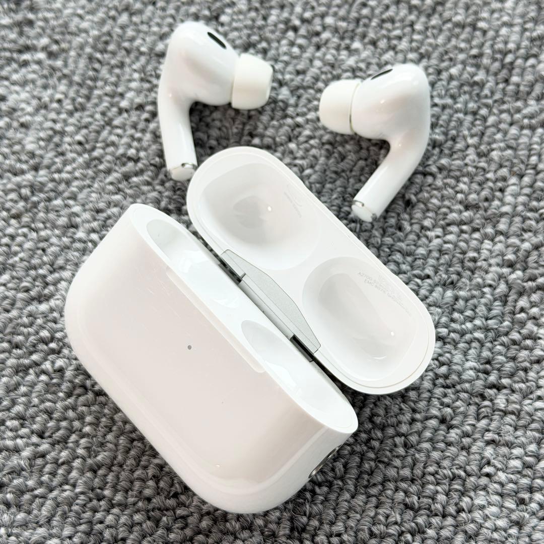 【超美品】AirPods Pro 第2世代 Lightning 清掃済 イヤホン