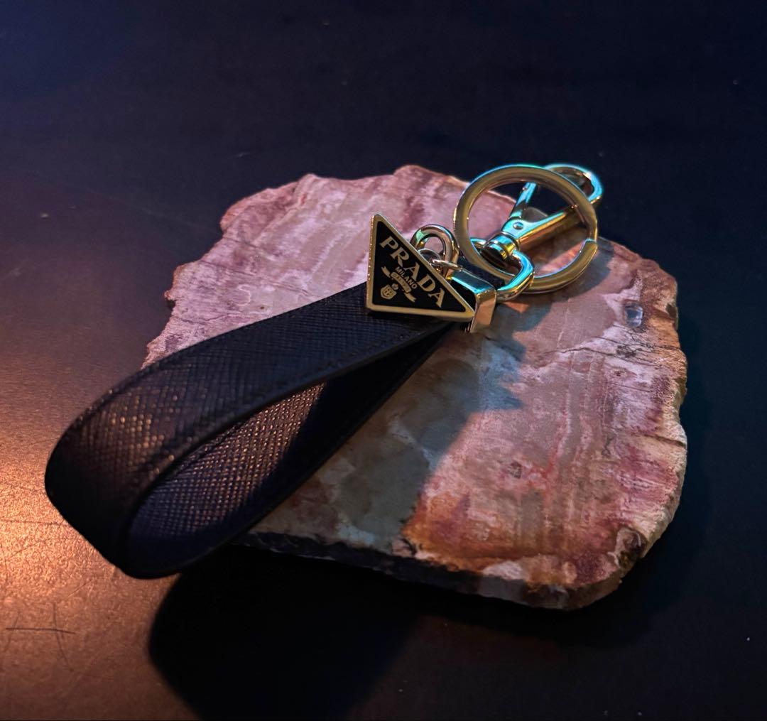 PRADA プラダ サフィアーノレザー キーリング チャーム ブラック