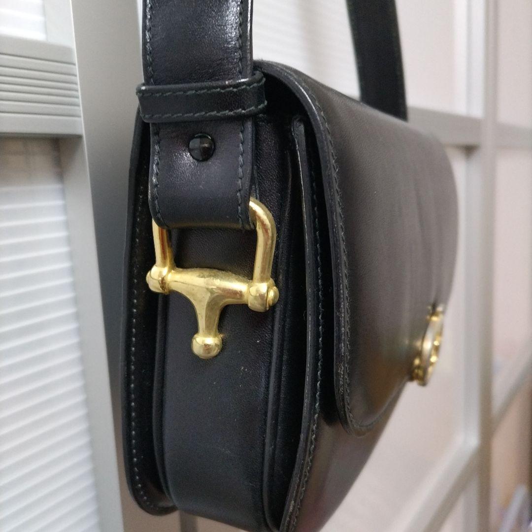 セリーヌ、ブラックレザーショルダーバッグ