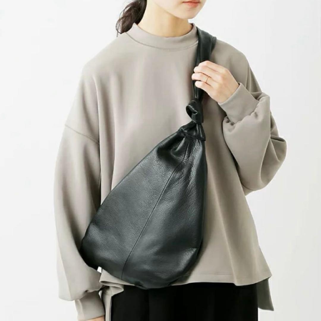 【美品】POMTATA カウレザー ボディバッグ CANDY BODY BAG