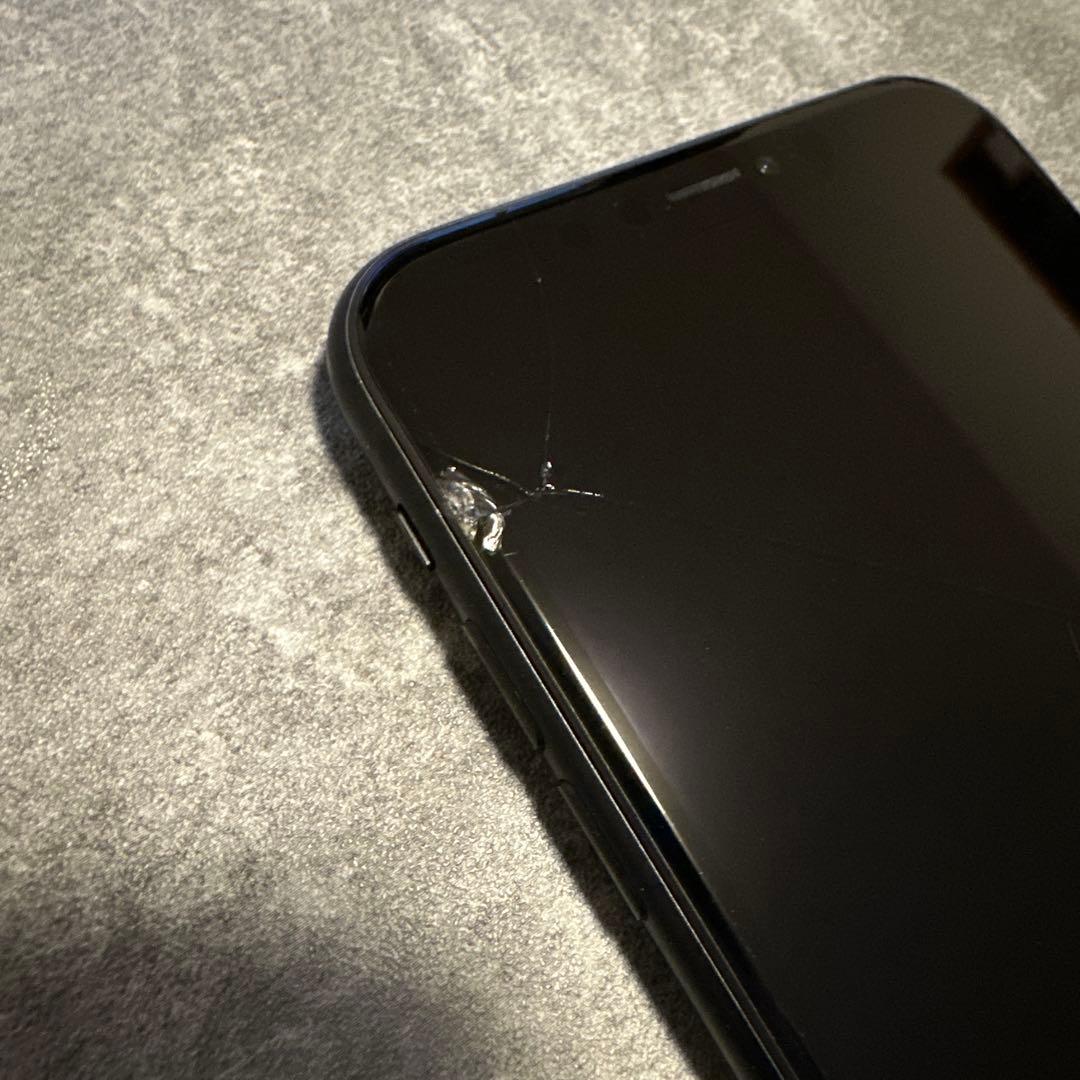 Apple iPhone XR ブラック 画面ひびあり