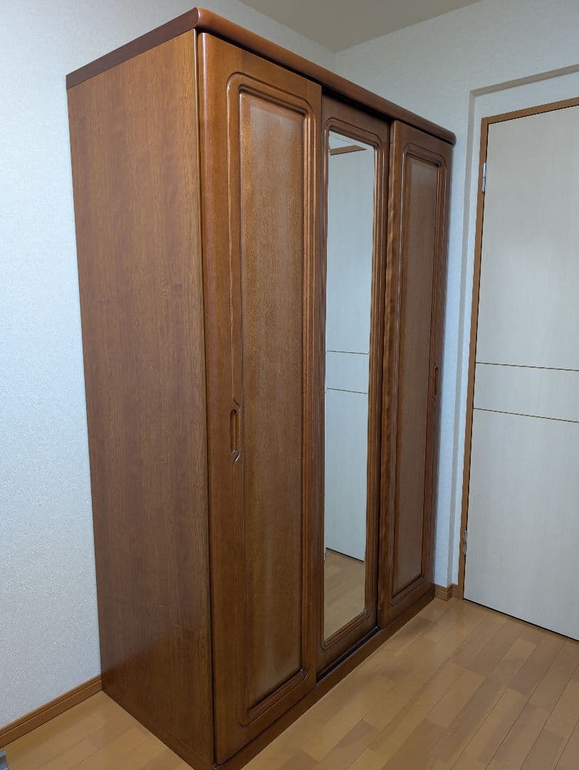 5月処分予定 送料のみ 木製タンス 3ドア 引き戸 大きな鏡付き