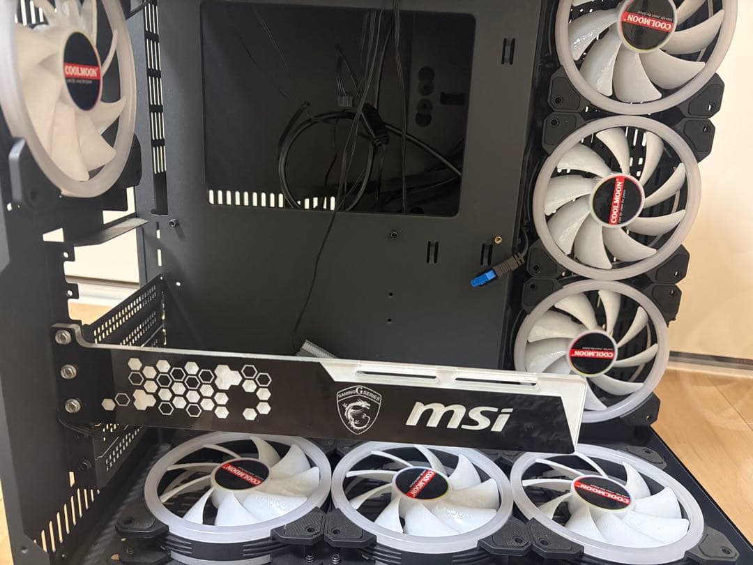 【極美品】ピラーレス ゲーミングPCケース + LEDファン7枚&ユニットセット