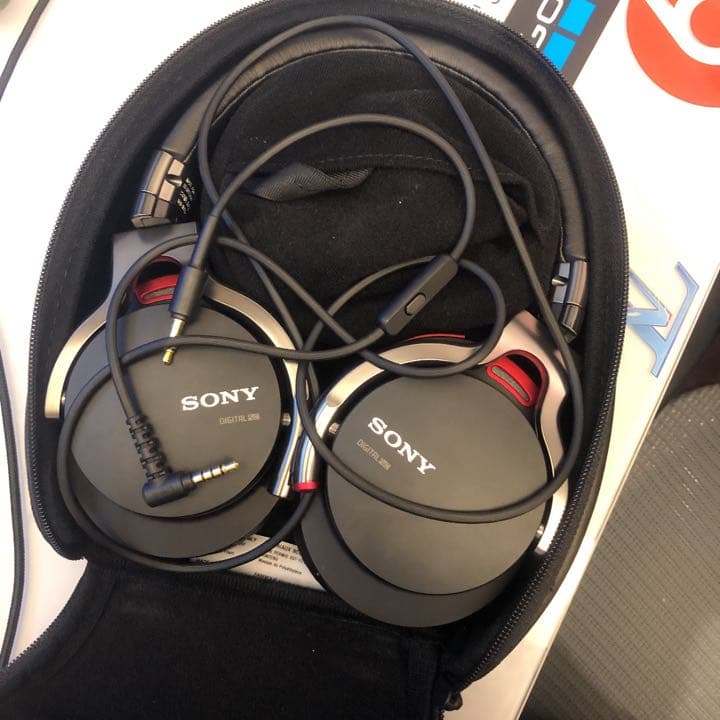 Sony  ヘッドフォン　ノイズキャンセル付き