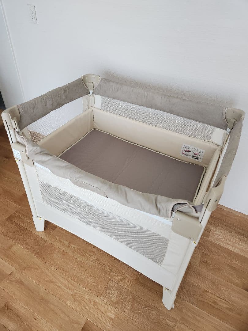 アップリカ　ココネルエアープラス　ポータブル　ベビーベッド