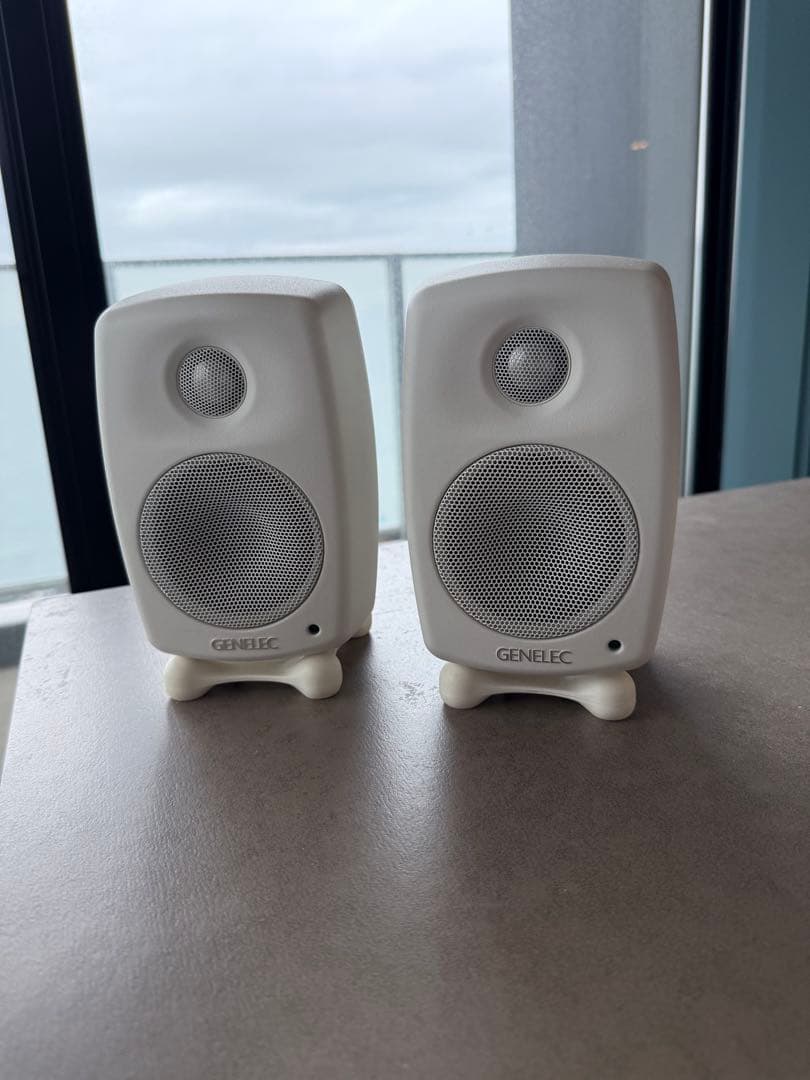 GENELEC 8010A ホワイト（ペア）【美品／箱付き】