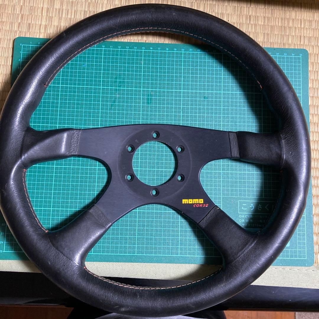 momo スポーツステアリング 黒 6穴