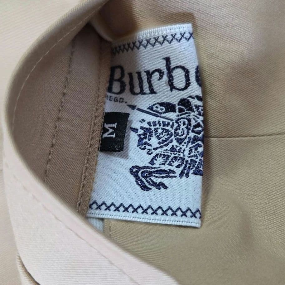 未使用品【バーバリー】リバーシブルベスト　ベージュ×ノバチエックチェック柄 М