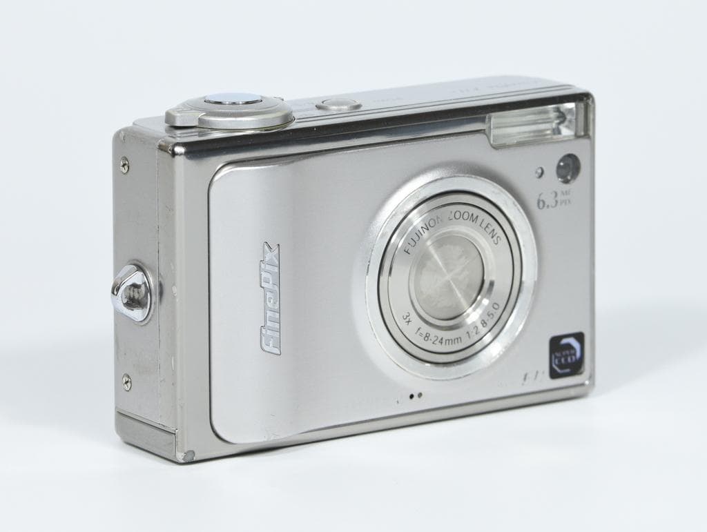 フジフイルム　FUJIFILM FinePix F11