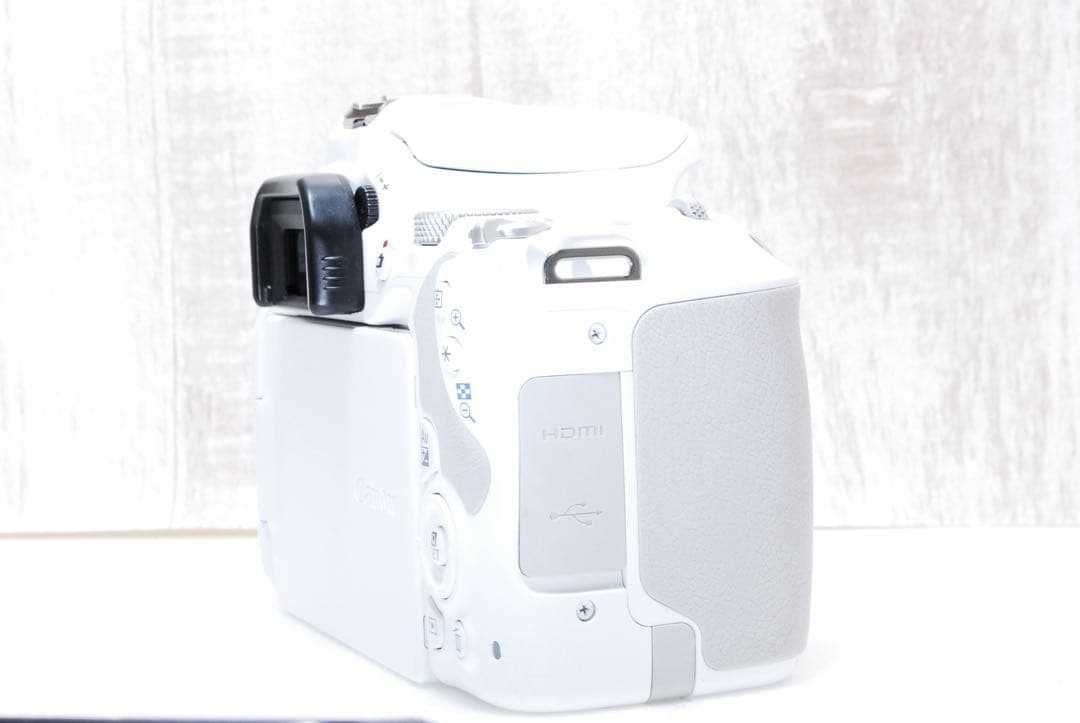 むら　Canon Kiss X9 ホワイト