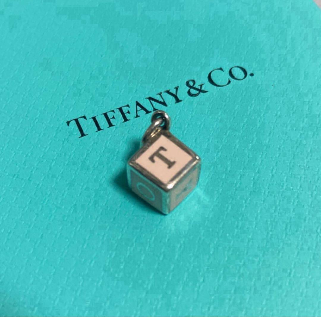 ティファニー ペンダントトップ ブロックチャーム ピンク エナメルフィニッシュ
