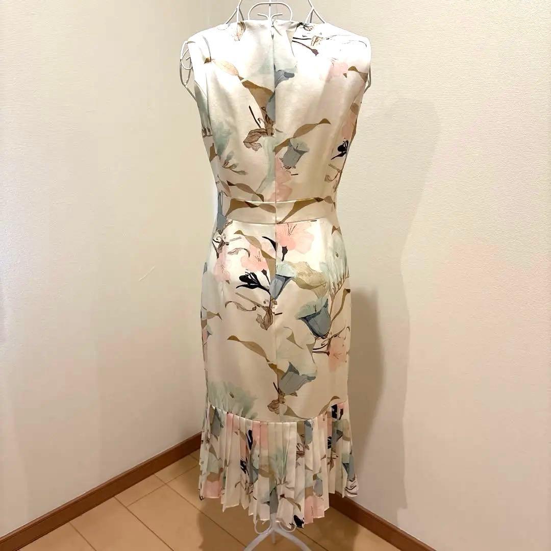 エルケイ ERUKEI花柄ノースリーブひざ丈ワンピース