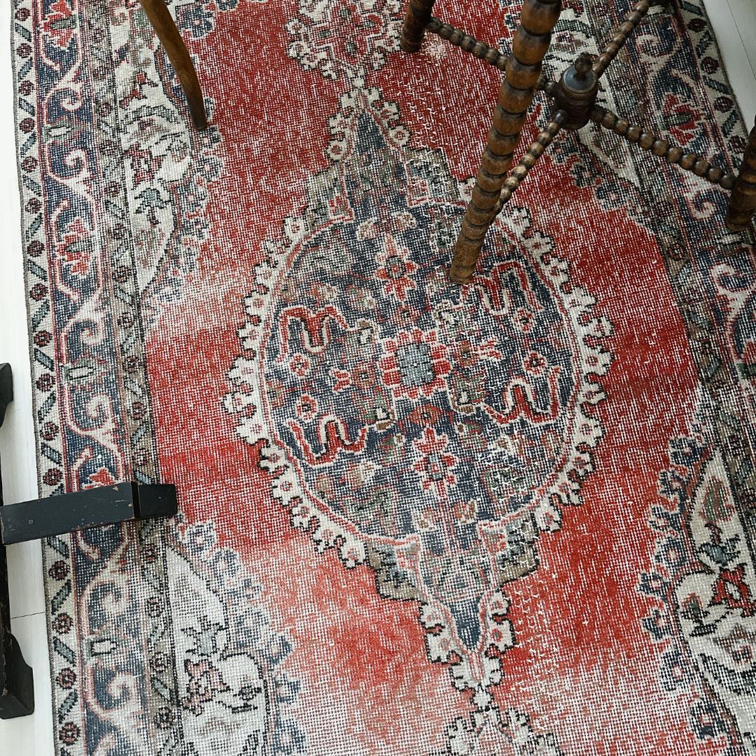 トルコ ヴィンテージラグ A120 レッド ネイビー カーキグリーン