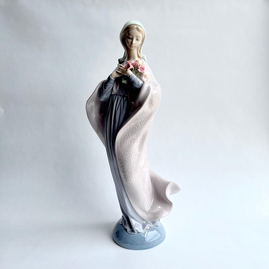 リアドロ　LLADRO 花を持つマリア　置物　陶器人形