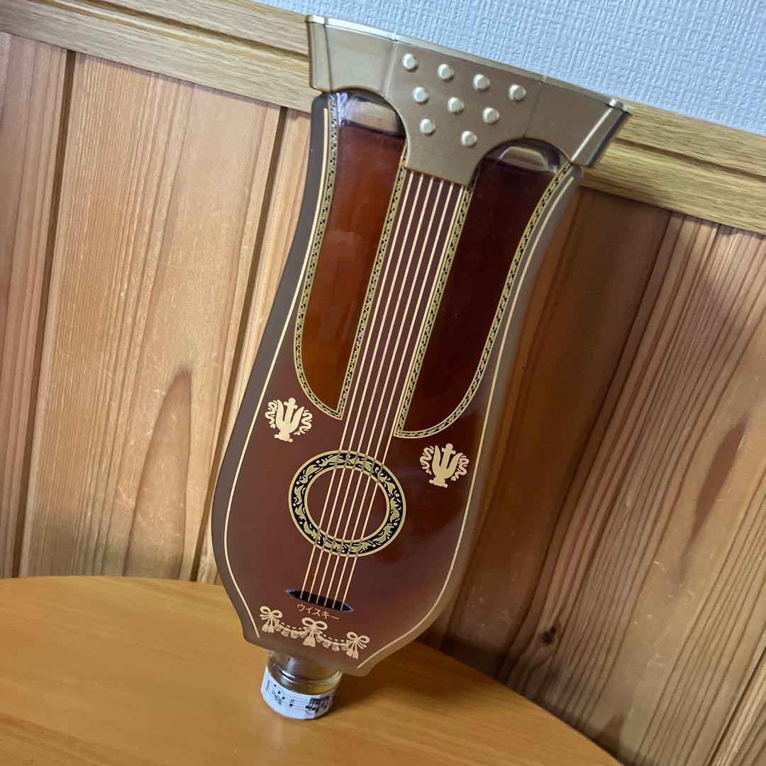 【未開封】サントリー 響 リラギター型ボトル - 希少な旋律を奏でる特別な一本