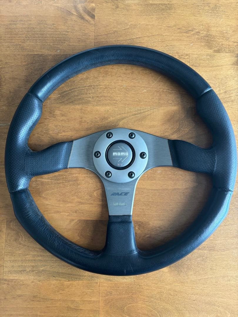 MOMO ステアリング RACE (350mm)