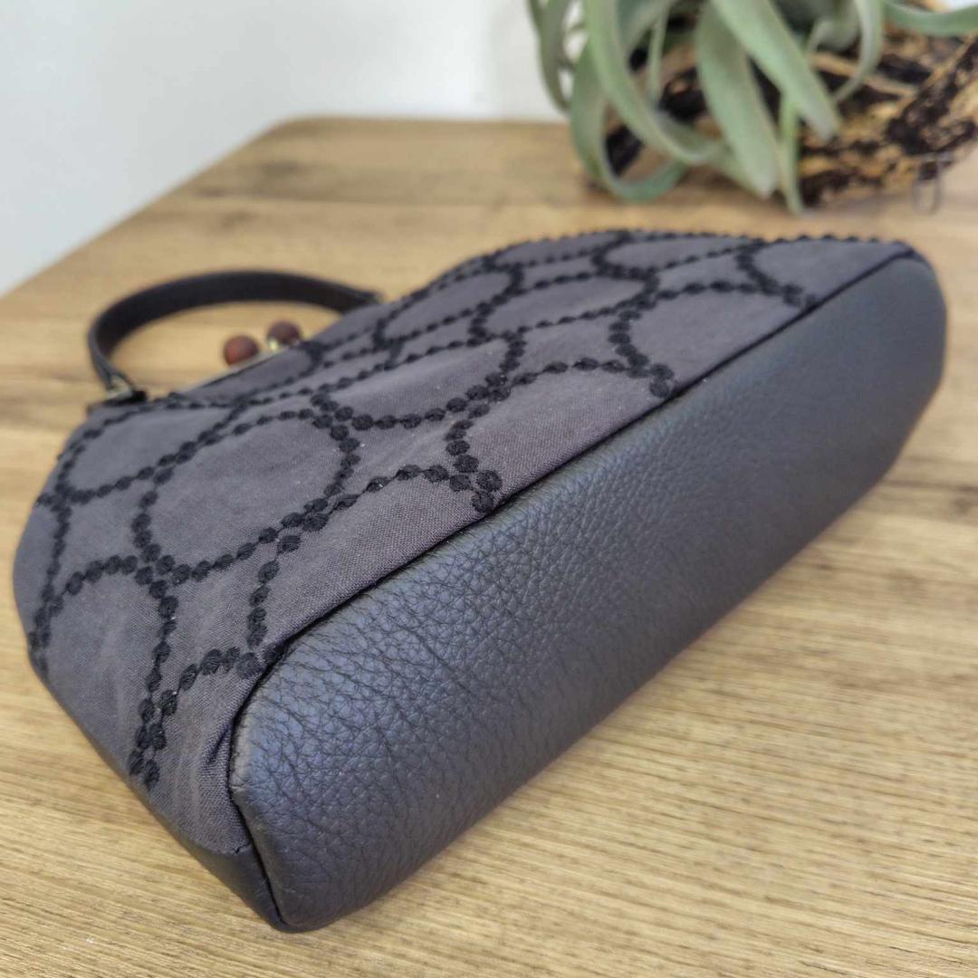 ミナペルホネン/2025tambourineタンバリンチャコール/木玉がま口ショ