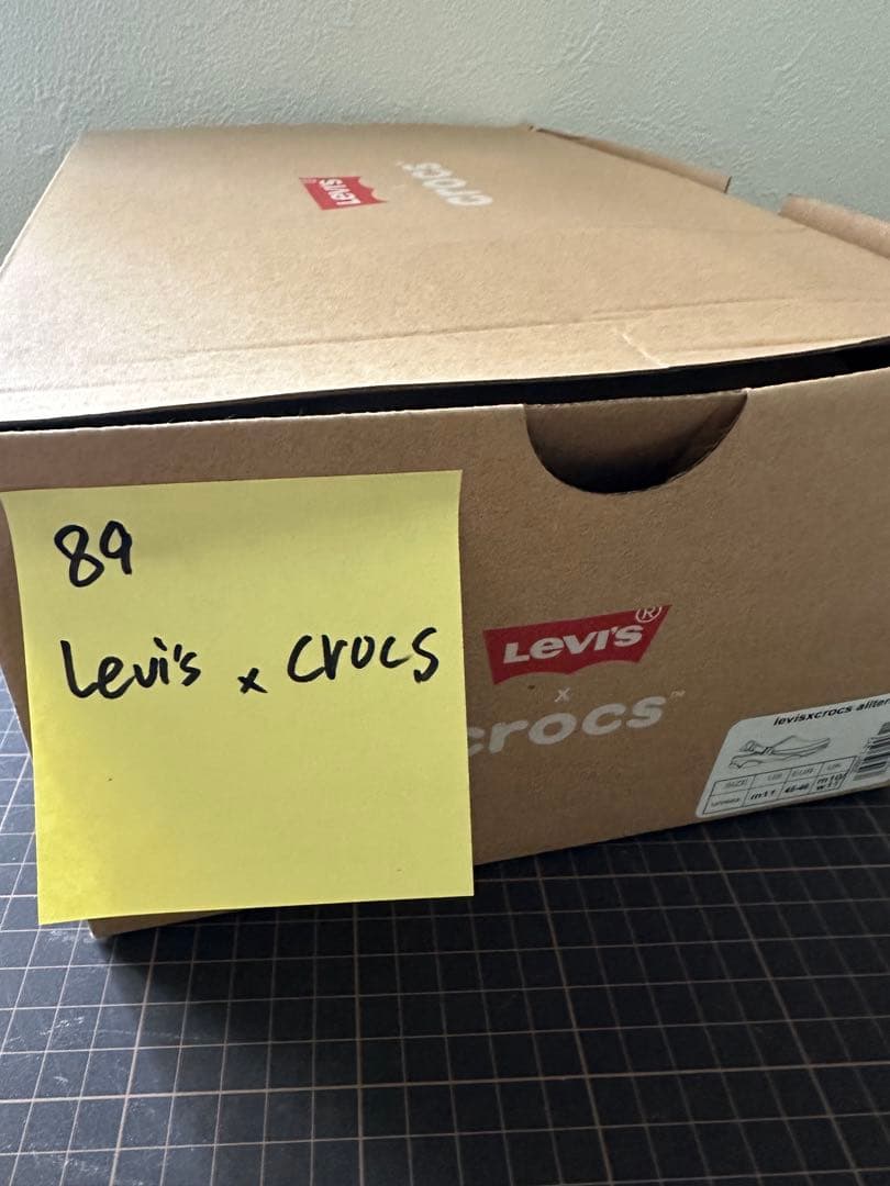 LEVI’S x crocs allterrainclog US11 DENIM