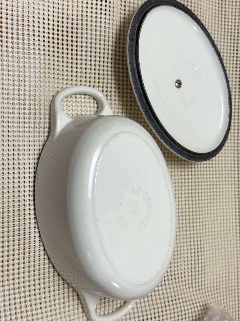 ル・クルーゼ　Le Creuset ココット・オーバル　17cm ホワイト