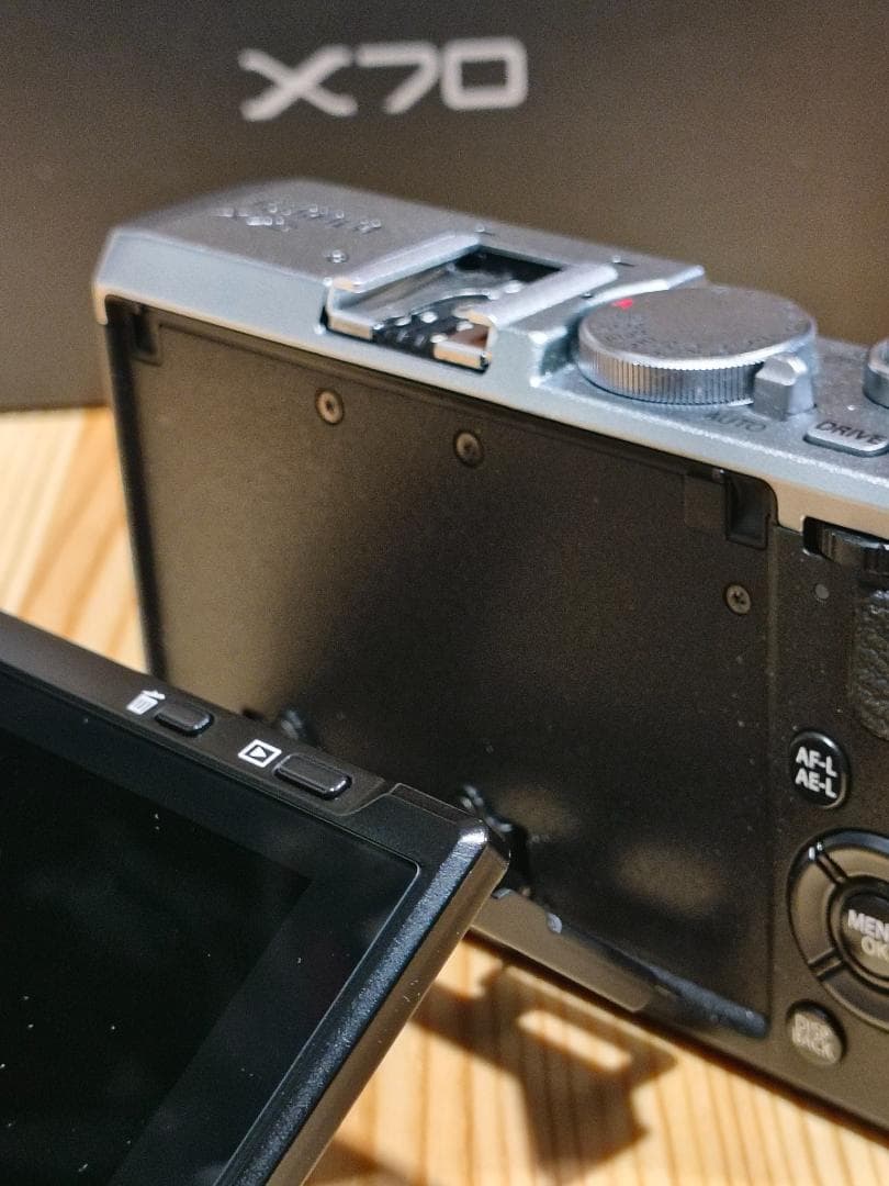 Fujifilm X70 コンパクトデジタルカメラ