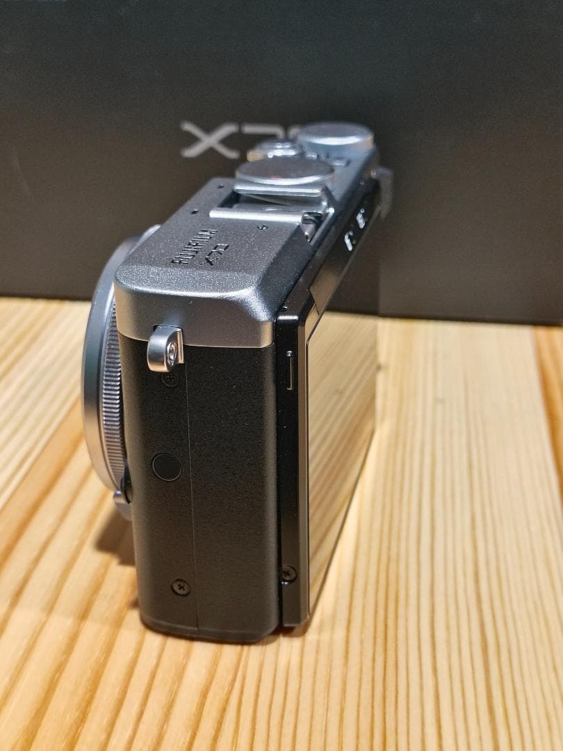 Fujifilm X70 コンパクトデジタルカメラ