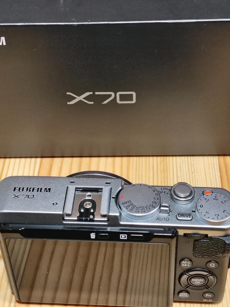Fujifilm X70 コンパクトデジタルカメラ