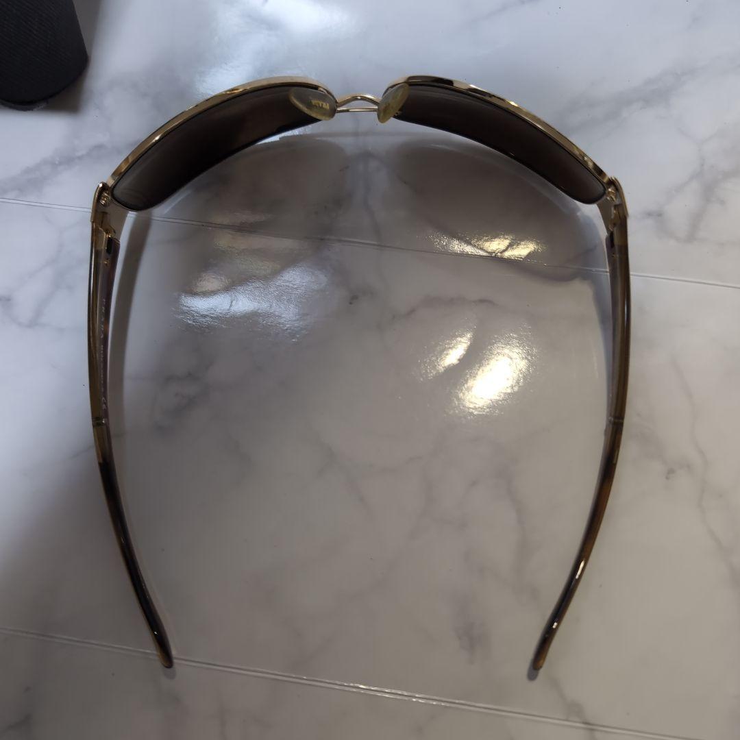 PRADA ゴールドカラーフレームメンズサングラス 度無し