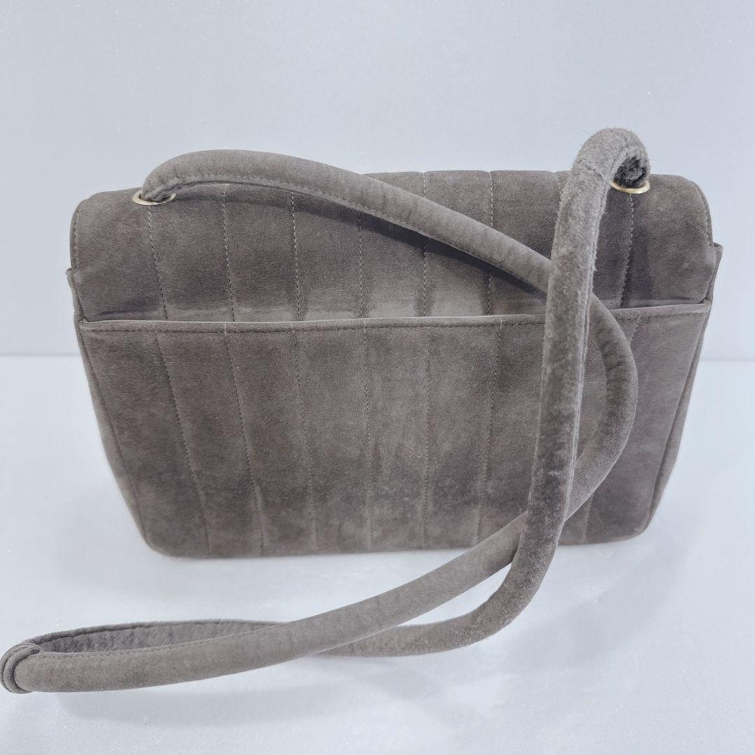D*A様 CHANEL グレー スエード ショルダーバッグ マドモアゼル