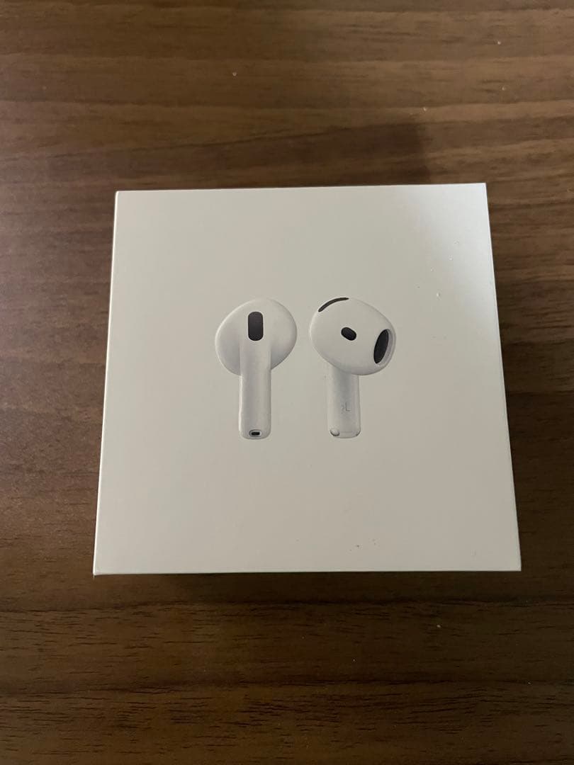 Apple AirPods 4 本体 ケース付き