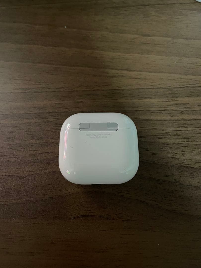 Apple AirPods 4 本体 ケース付き