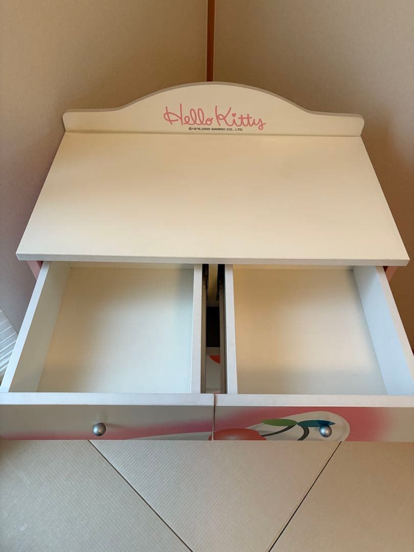 ハローキティ　木製タンス