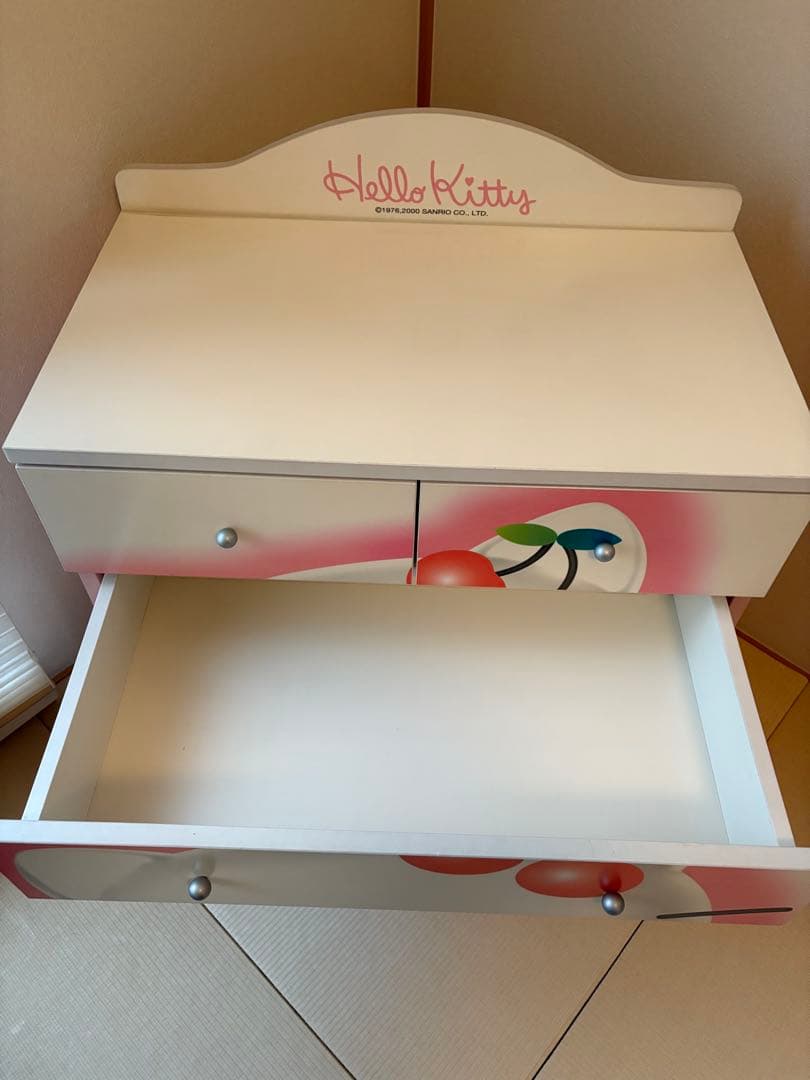 ハローキティ　木製タンス