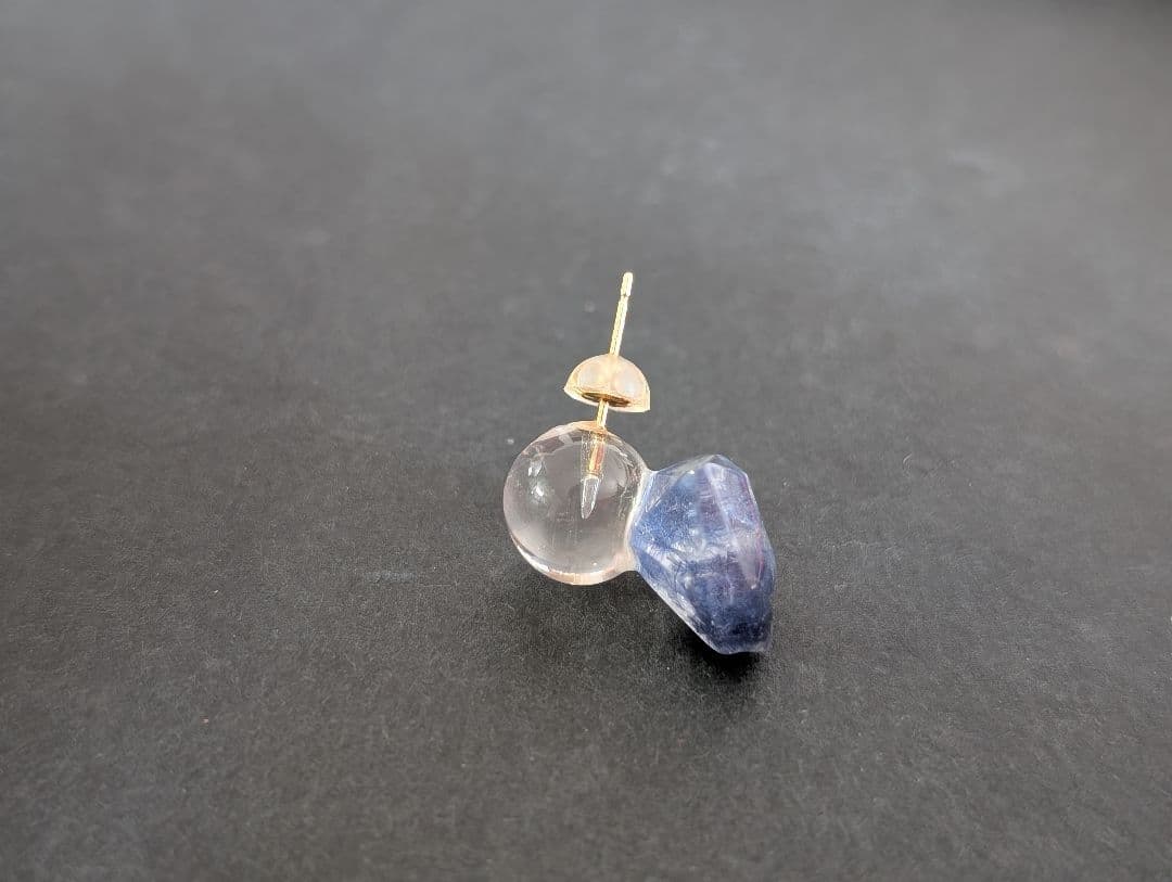 LUCE MACCHIA　デュモルチェライトインクオーツとガラスのピアス