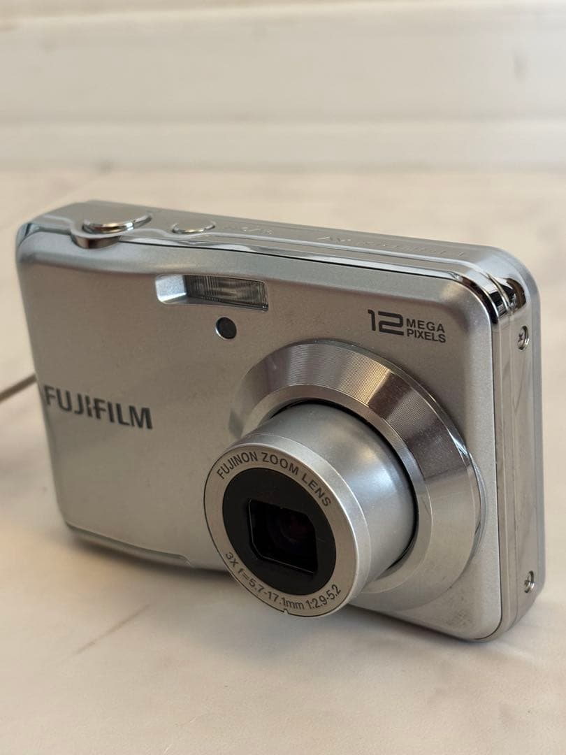 美品 FUJIFILM FinePix AV100 コンパクトデジタルカメラ