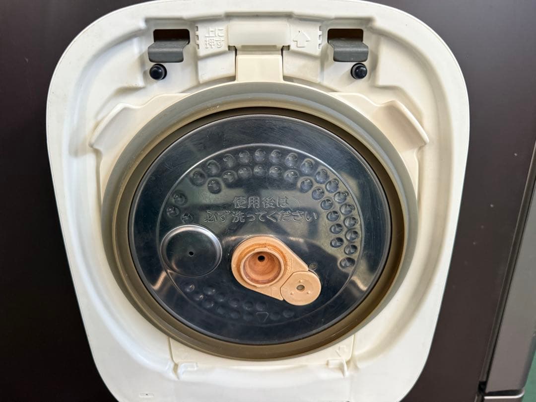 TOSHIBA 炊飯器　東芝 真空 圧力IH 炊飯器 5.5合炊き かまど銀釜‼️