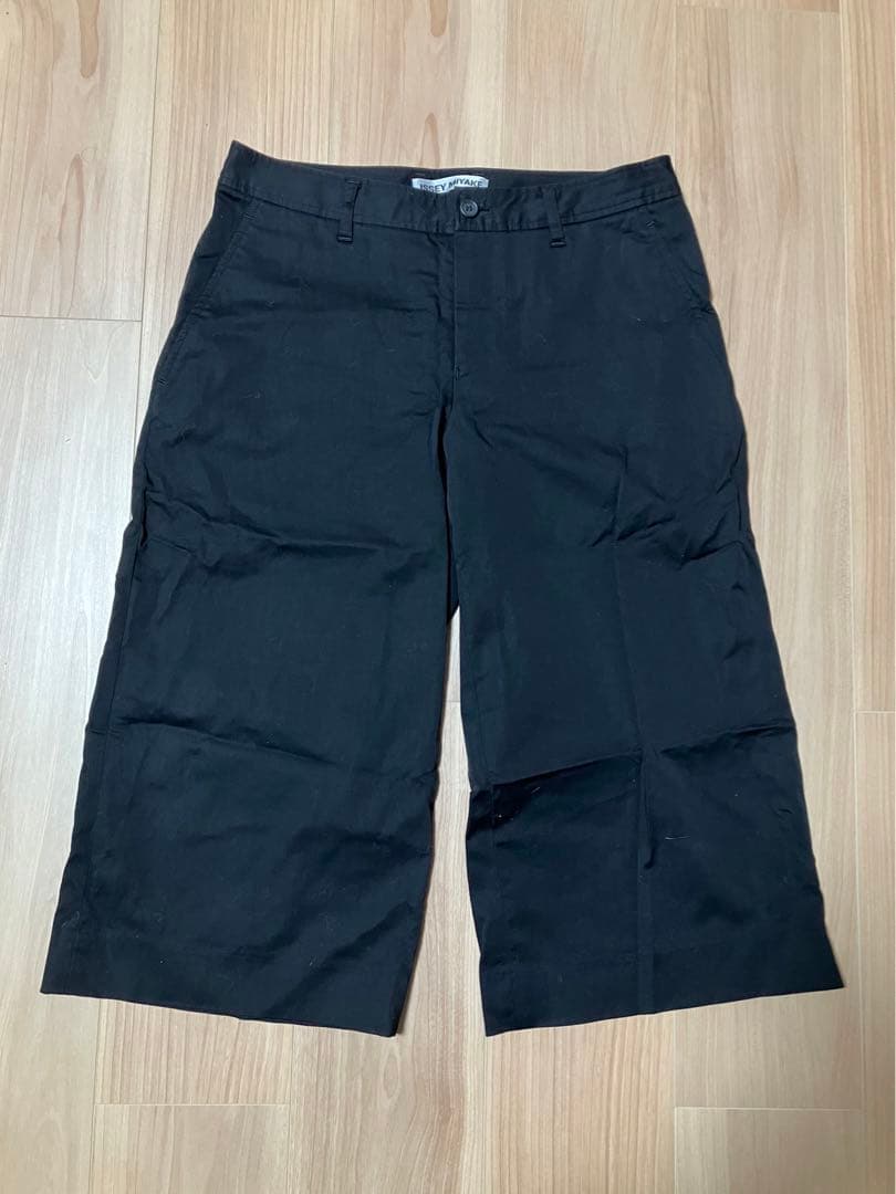 【イッセイミヤケ】七分丈パンツ 黒 サイズ2 ISSEY MIYAKE