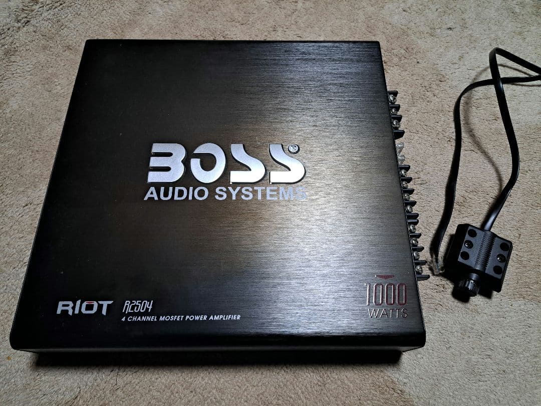 BOSS RIOT 1000W 4チャンネルアンプ